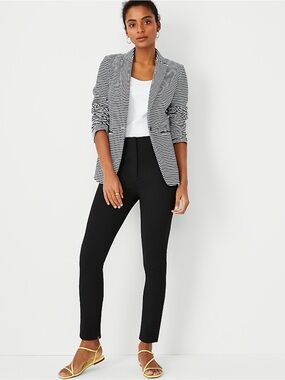 Ann Taylor the Audrey Crop High Rise size 2 in NAVY